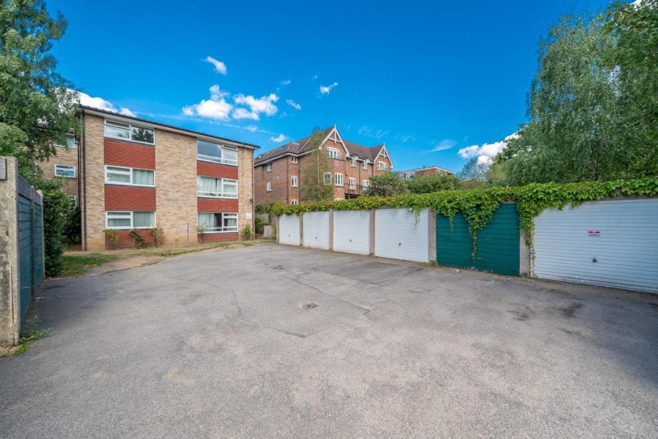 Redhill Surrey 2 Bedroom Pet Friendly Apartment By Sublime Stays Redhill (Surrey) Exterior foto