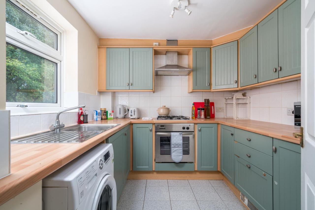 Redhill Surrey 2 Bedroom Pet Friendly Apartment By Sublime Stays Redhill (Surrey) Exterior foto