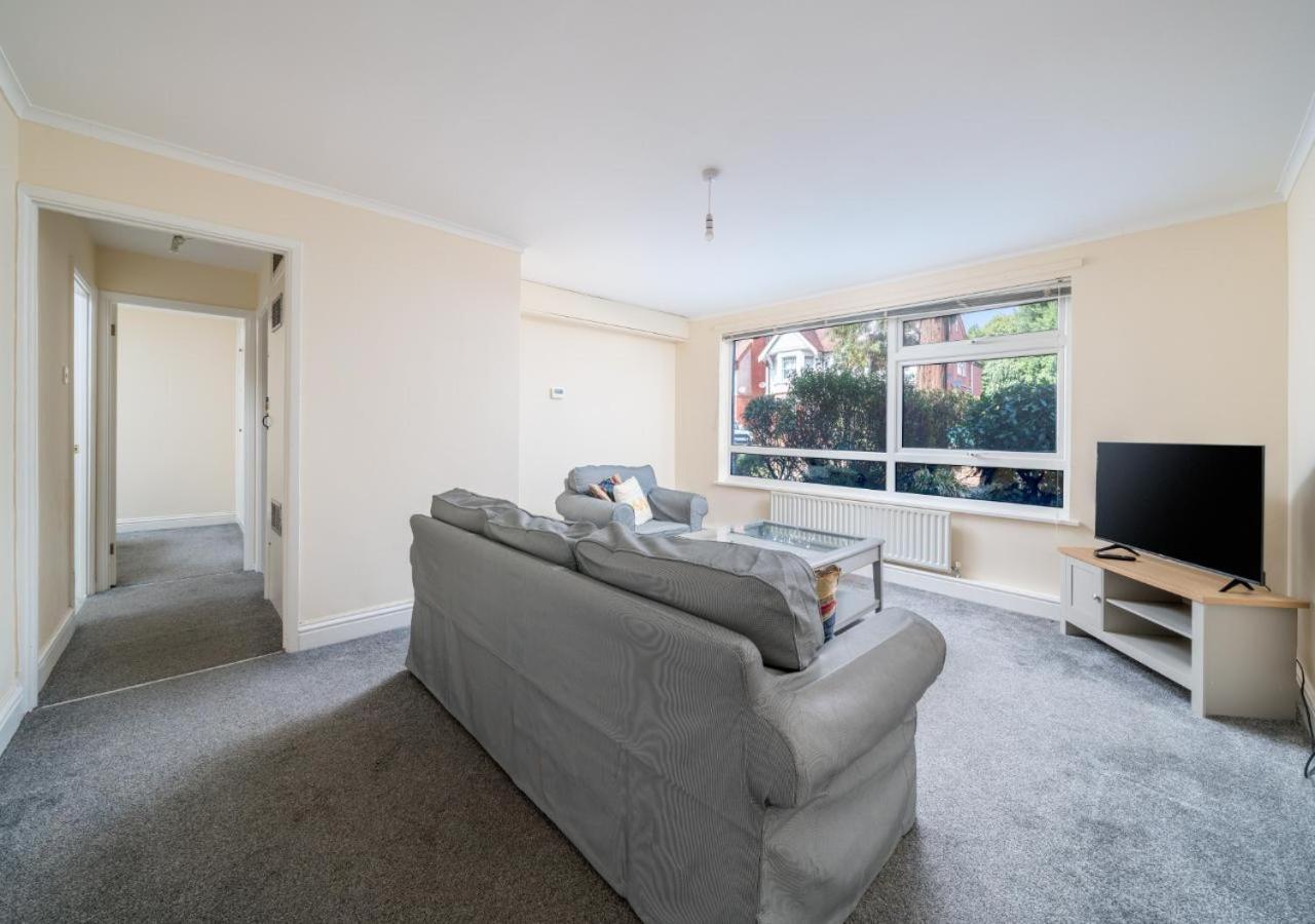 Redhill Surrey 2 Bedroom Pet Friendly Apartment By Sublime Stays Redhill (Surrey) Exterior foto